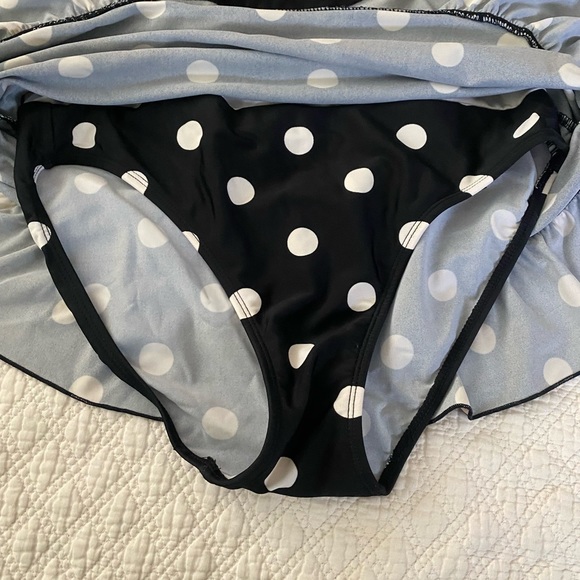 One piece bathing suit with attached bottom - Picture 2 of 4